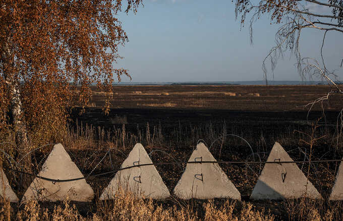 В Курской области на тыловых дорогах таинственно появляются противотанковые «зубы дракона»